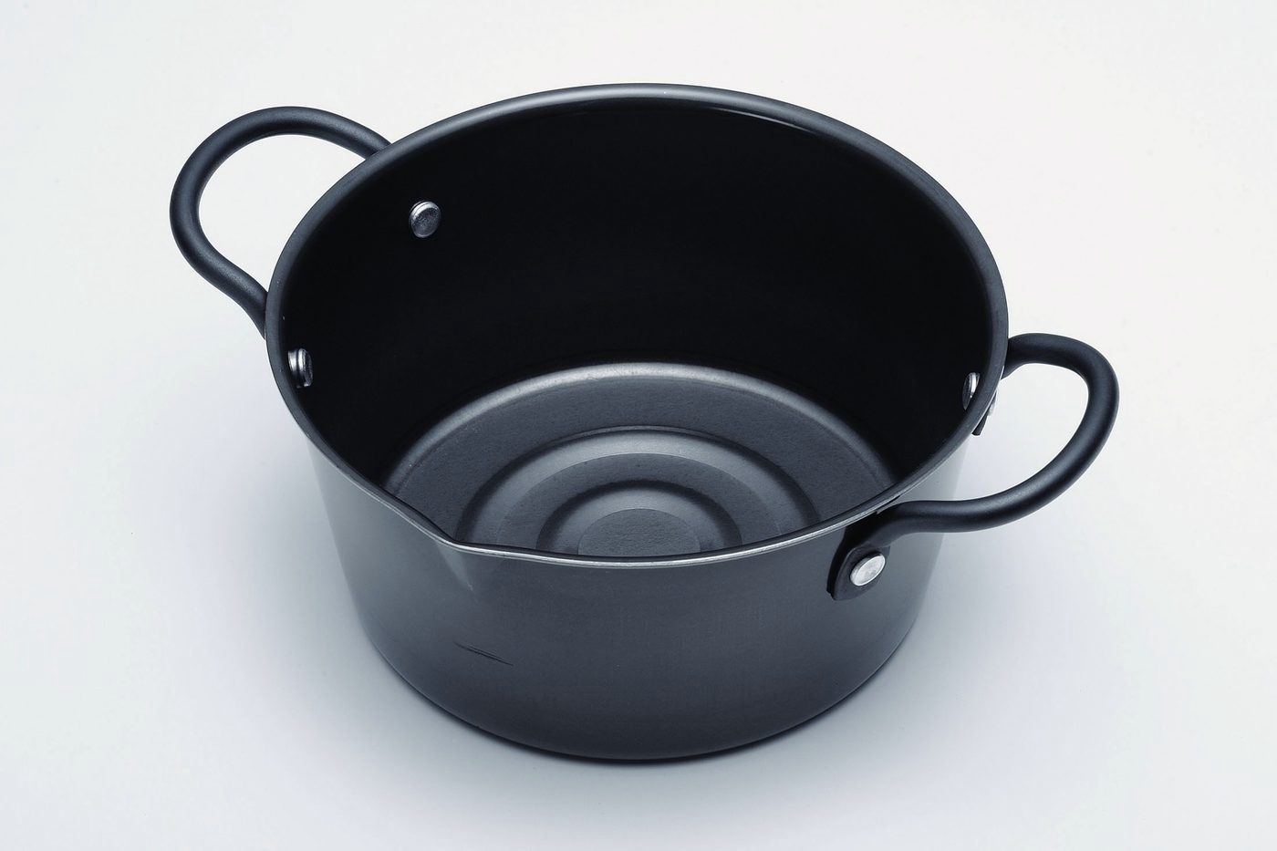 Two-handled pot (black handles)