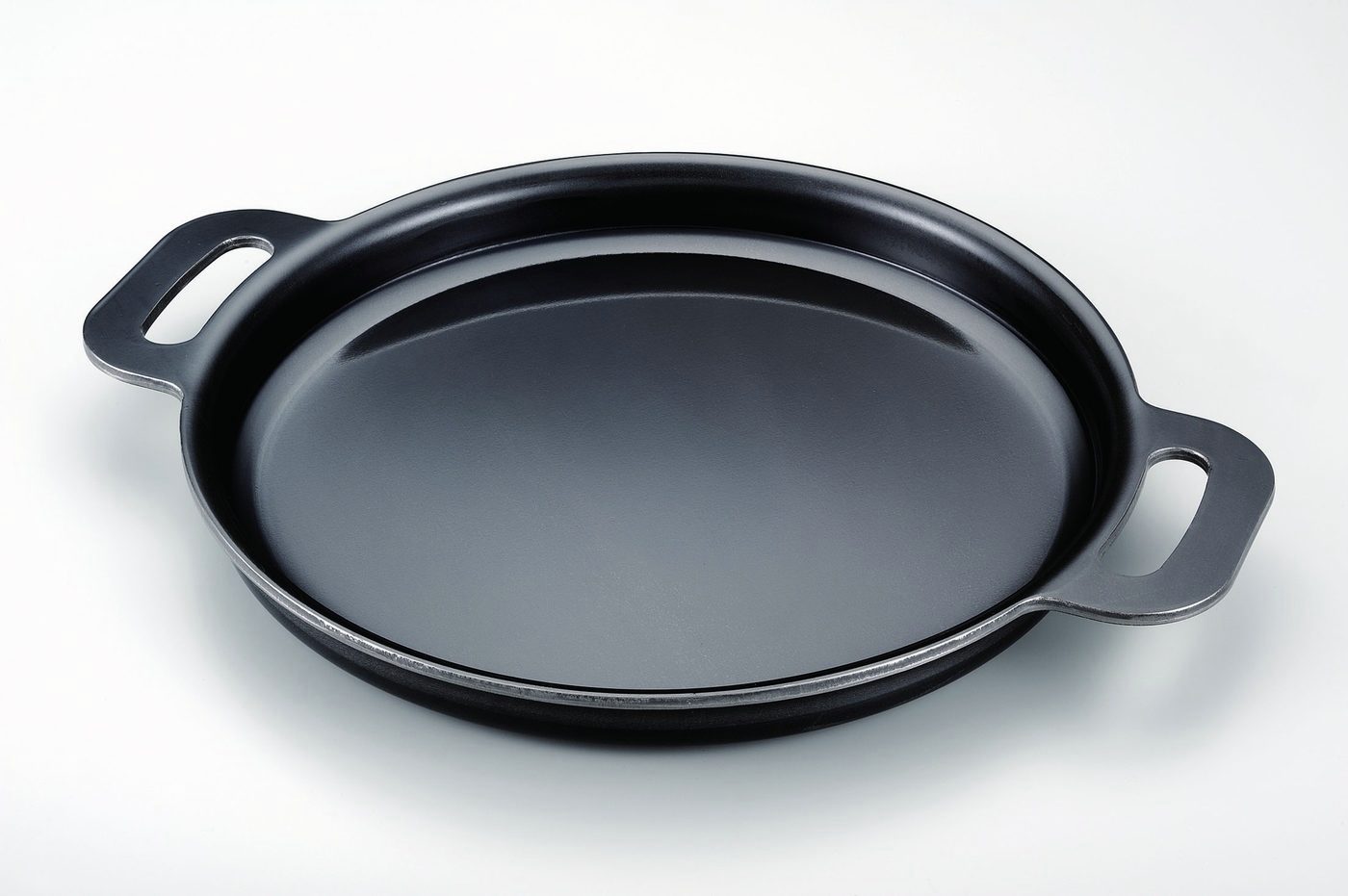 Round two-handled pan