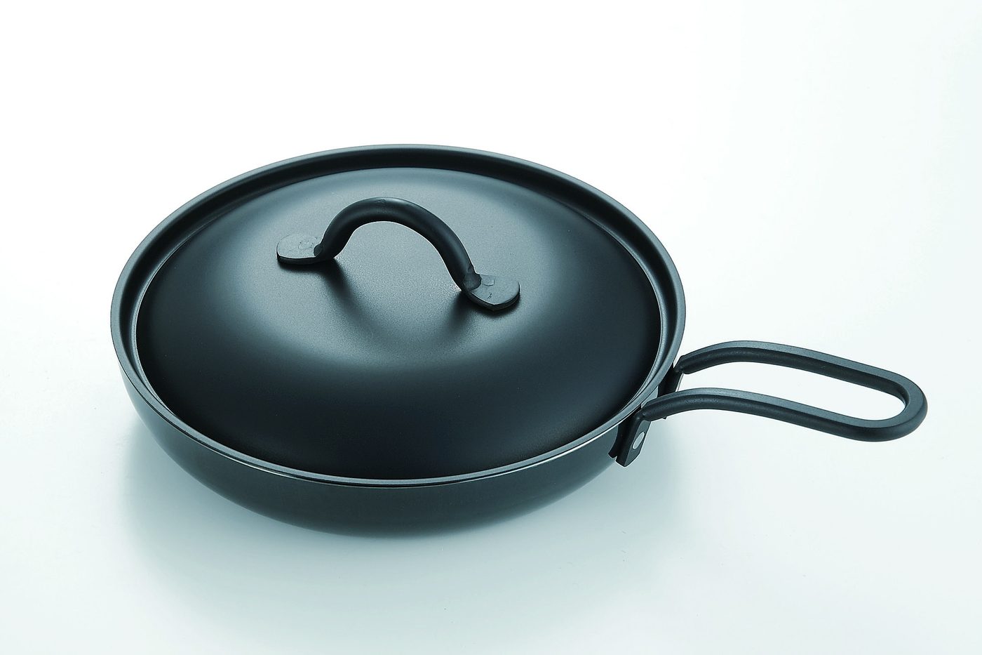 Lidded skillet
